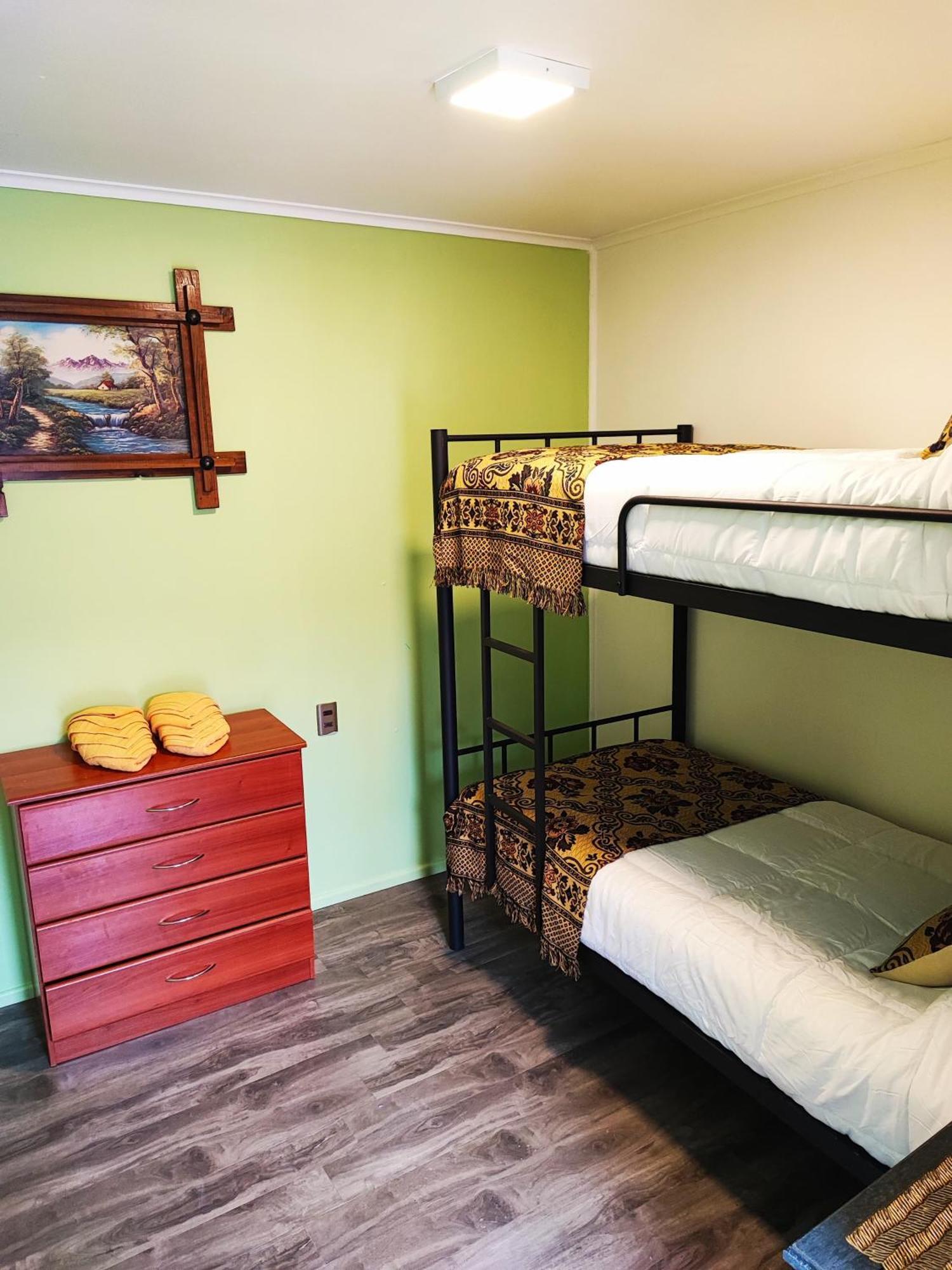 بويرتو ناتالز Hostel Kuntur المظهر الخارجي الصورة