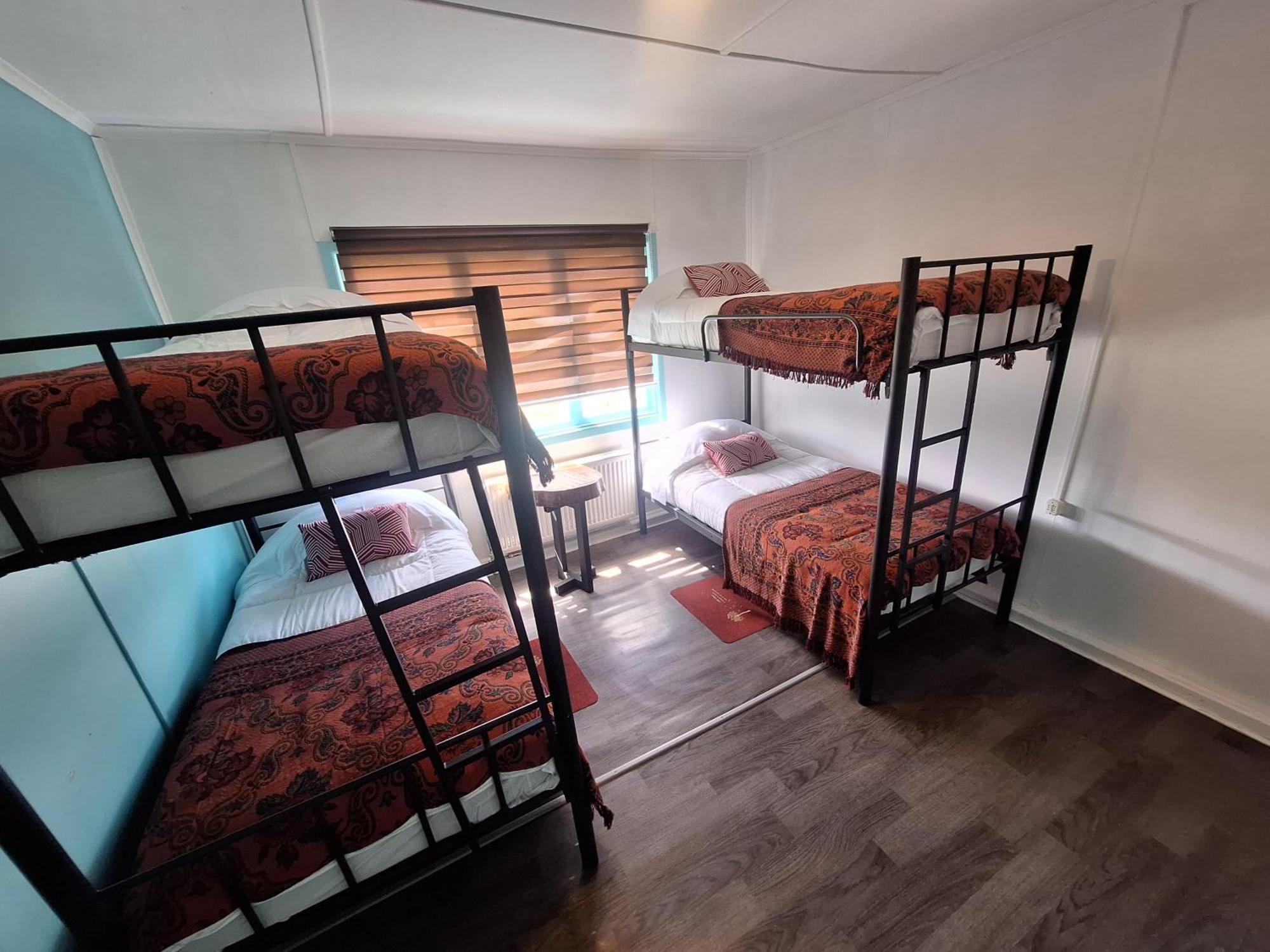 بويرتو ناتالز Hostel Kuntur المظهر الخارجي الصورة